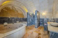 MDC Cave Hotel - Hot Tub