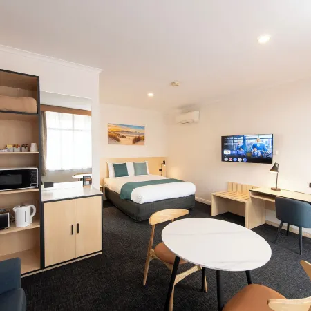 Glenelg Motel