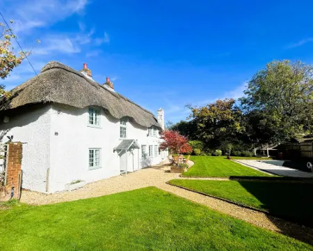 April Cottage Hotels in Lymington