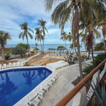Hotel Villa Mexicana Отели рядом с достопримечательностью «Пляж Каррисалильо»