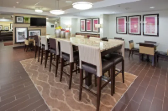 ハンプトン イン ディクソン