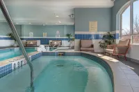 Holiday Inn Express & Suites BELLEVILLE by IHG - ที่มีอ่างอาบน้ำ