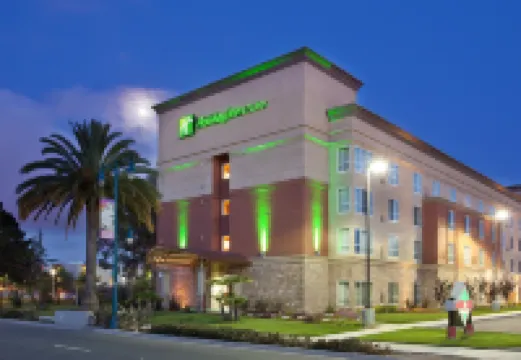 Holiday Inn & Suites OAKLAND - AIRPORT by IHG