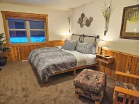 Luxury Yellowstone Chalet - Mountain Views With Jacuzzi & Sauna!