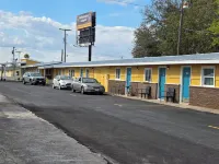 Royal Inn Hotels in Kenedy