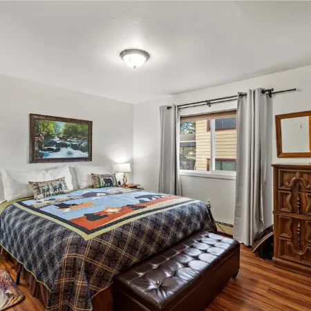 Home Away from home, fully/equipped, nearJBER, private parking <4 miles Downtown