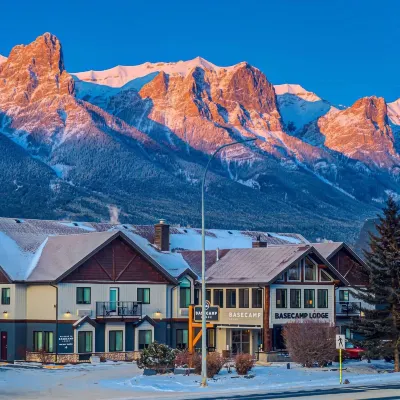Basecamp Lodge Canmore Hotels near Quarry Lake Park