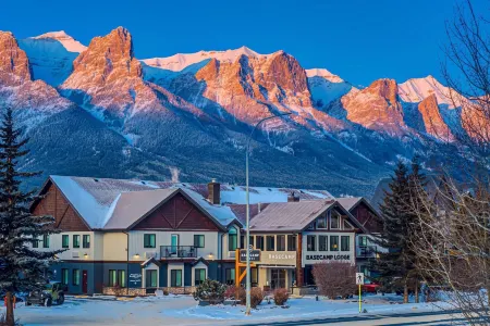 Basecamp Lodge Canmore Отели в г. Канмор