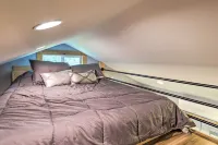 Marshall Studio w/ Loft, Hot Tub & Views! - parking