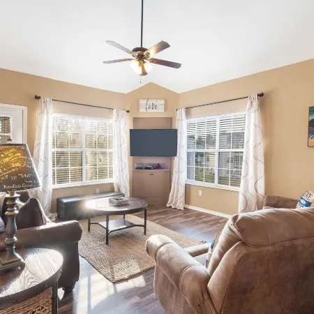 Lazy Lookout Mo Spacious 3 Bdr, Great Location!