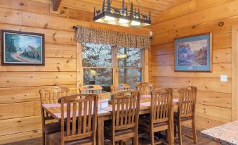 Teals Treasure Secluded Lakeside Cabin for 8!