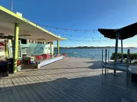 Your Cozy Combate beach retreat, 2 bed/2bath, full A/C, free laundry