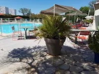 Ibis Styles Arles Palais des Congrès - Pools