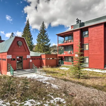 Mountainside Paradise: Ski-in/Ski-Out Resort Condo