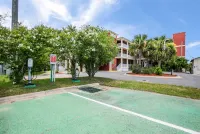 Water Street Hotel & Marina, Ascend Hotel Collection - parking