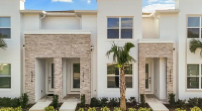 令人驚嘆的聯排別墅，帶私人泳池和遊戲室