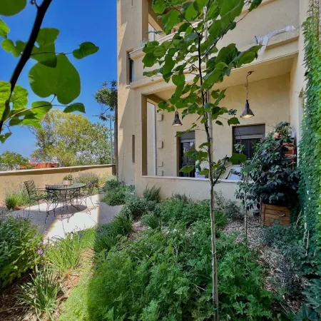 Stylish Patio Duplex by Sea N' Rent