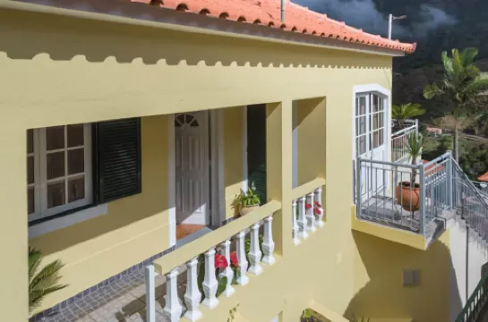 Cantinho Das Feiteiras by Homie