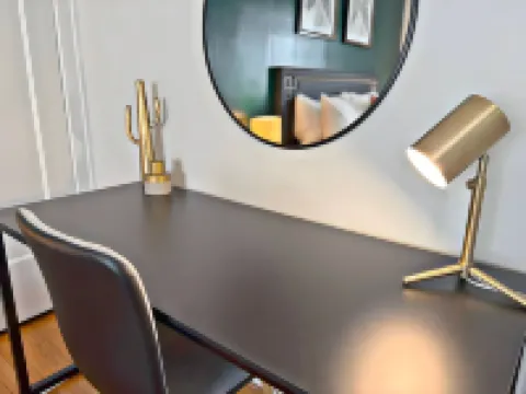 Perfectly Located 1BR - Hinman D2