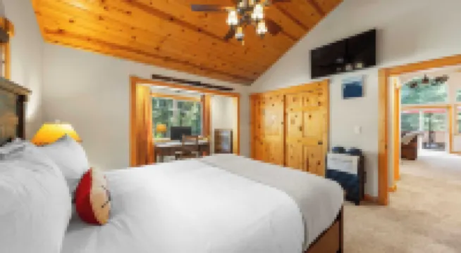 Outdoor Dining, Fireplace & Trails Nearby Cedar Hollow Retreat by Avantstay