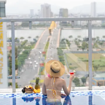 Calix Hotel Hotels near Dragon Bridge