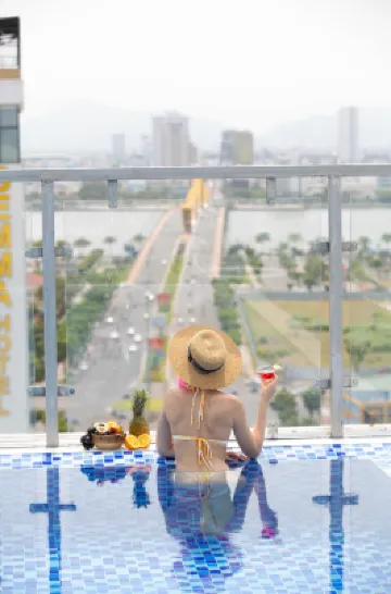 คาลิกซ์ โฮเทล โรงแรมใกล้ชายหาดหมีเค