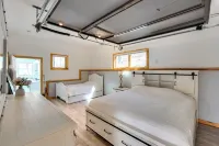 Hike & Fish: Outdoor Retreat Near Trails - Balcony