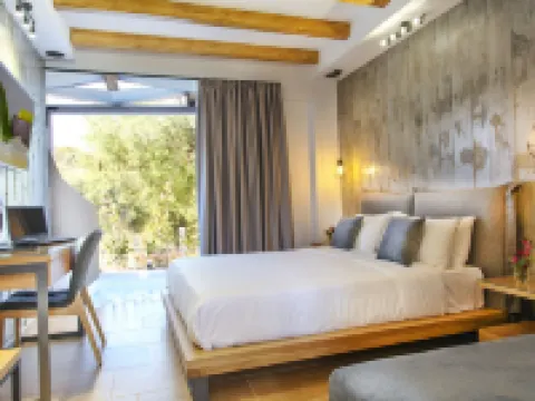 Royal Hotel and Suites Hotels in Polykhrono