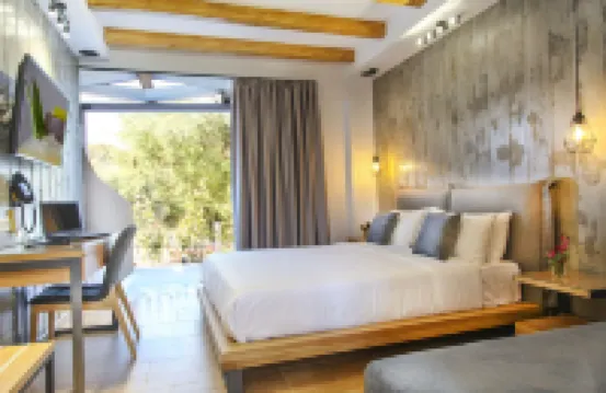 Royal Hotel and Suites