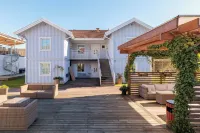 Easy Livin' Apartment Hotel