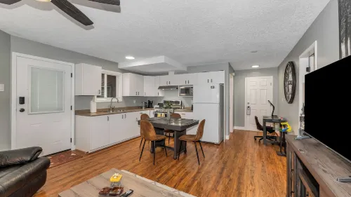 Knockan Hill Rentals - Ground Floor Suite - Apartments