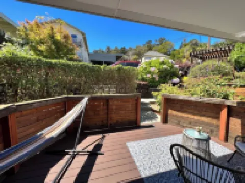 Charming Garden Oasis, Walkable, Laundry, Parking, 1 Br