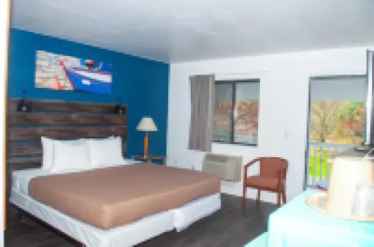 Flagship Inn Hotels in Boothbay Harbor