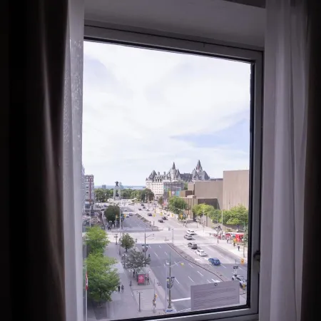 Lord Elgin Hotel