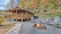 Romantic Creekside Cabin only 3 miles from Downton Bryson City!