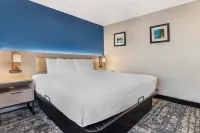 Comfort Inn & Suites Madison - Airport - Airport Shuttle