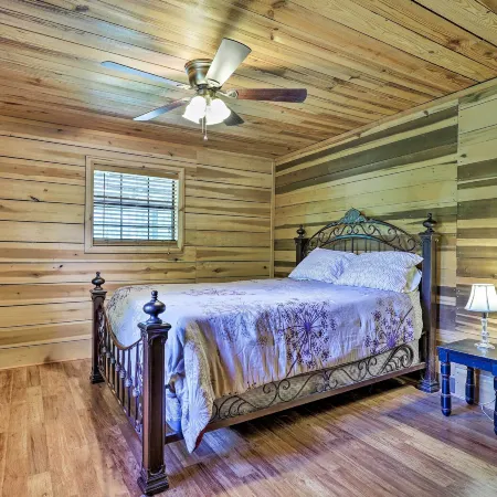 Secluded Cabin w/ Pond ~ 37 Mi to Gulf Coast!