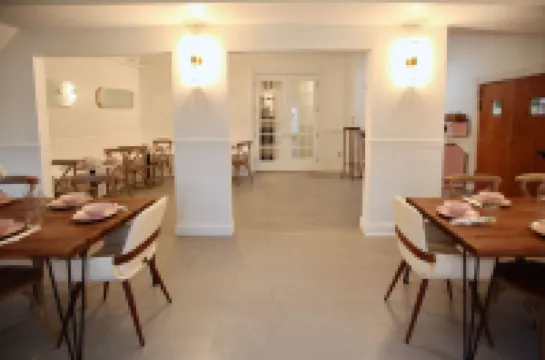 Peninsula Bed & Cocktails