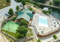 Cozy 4Bd Chalet in Branson w/ Pool, Lake, Golf, and Activities!