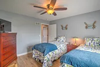 Monticello Home w/ Multi-Level Deck on 2 Acres! - 3 stjerner