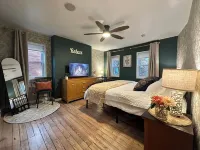Luxury Private Boutique Hotel with CityView, Hot Tub, Free Parking