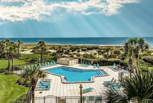 Newly Renovated Oceanfront Condo with Balcony, WiFi, W/D & Shared Pool/Tennis - Boutique