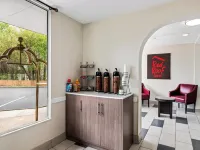 Days Inn by Wyndham Charlotte Airport North Отели в г. Мекленберг