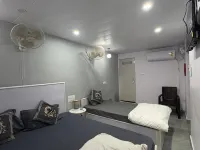 Meenakshi Guest House Hotels near Dashashwamedh Ghat