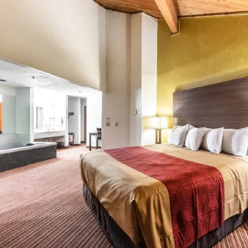 Econo Lodge Inn & Suites