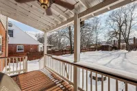 Cincy Area Bungalow w/ Deck & Yard, Pets Welcome! - Homestays