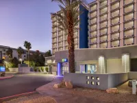 Holiday Inn Express & Suites Phoenix - Midtown by IHG Отели рядом с достопримечательностью «Музей Звуков»
