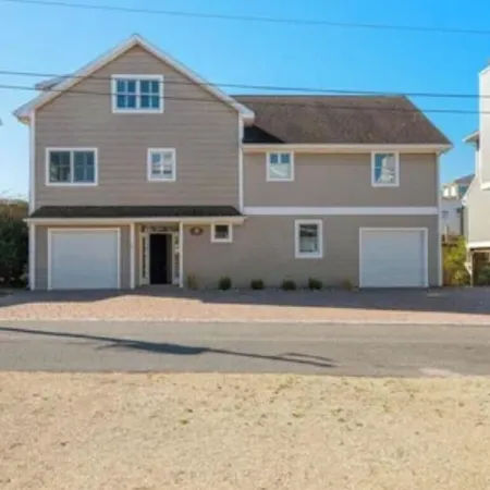 Steps to the beach!  6-bed/5 bath newly renovated house in S Bethany Beach!