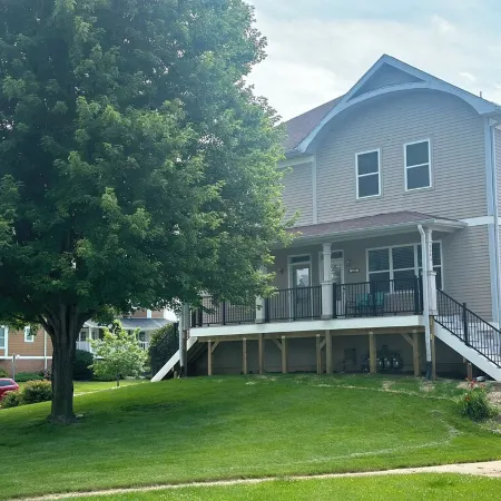 Capital City- 6 Miles from Madison with Fireplace