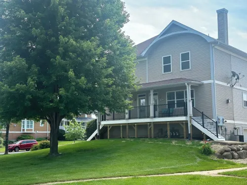 Capital City- 6 Miles from Madison with Fireplace